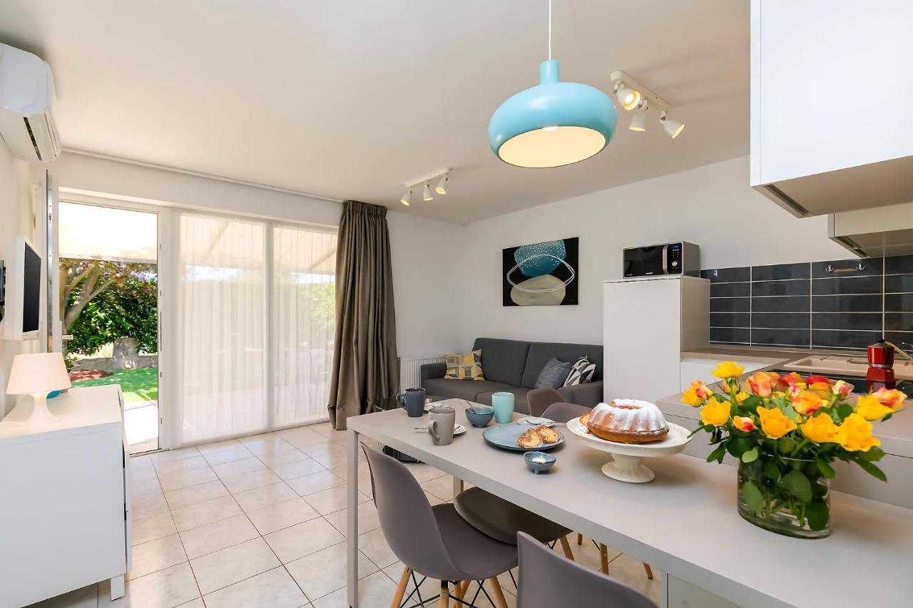 Apartments Dama โปเรช ภายนอก รูปภาพ