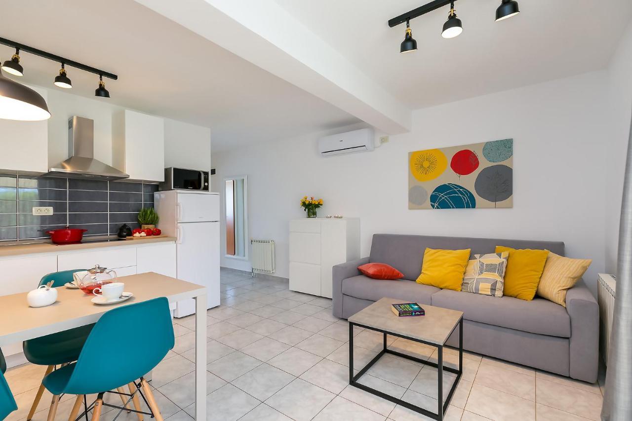 Apartments Dama โปเรช ภายนอก รูปภาพ